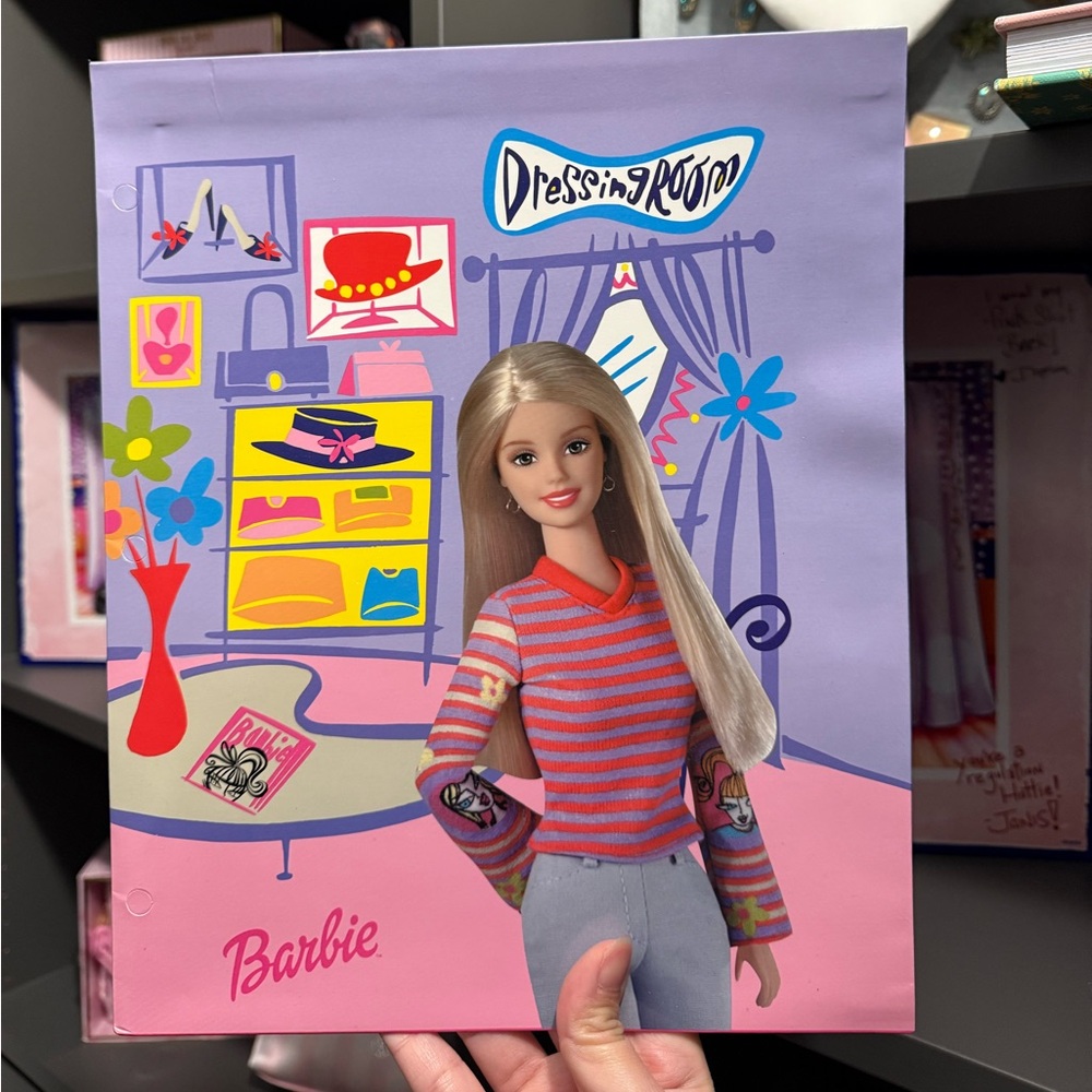 2/$30 vintage barbie folder 💕